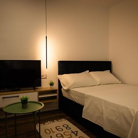 Prime Location Studio In Тирана Экстерьер фото