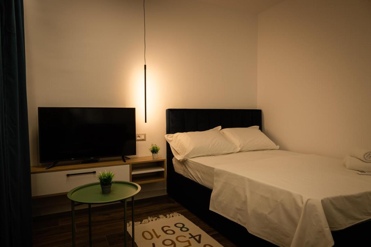 Prime Location Studio In Тирана Экстерьер фото